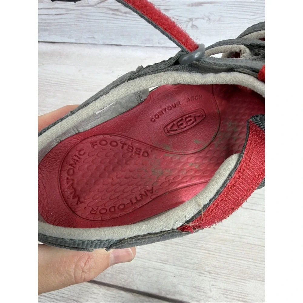 KEEN Newport H2 Sandals Gray Red Water Hiking Shoes 1022985 Men's Size 6